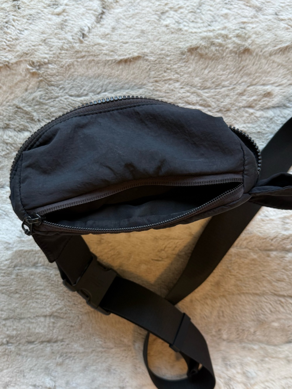 LULULEMON Clean Lines Belt Bag 2L in Black - Picture 10 of 16